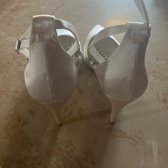 Stylish Dressy “off - white” heel with BLING strap - Picture 5 of 5